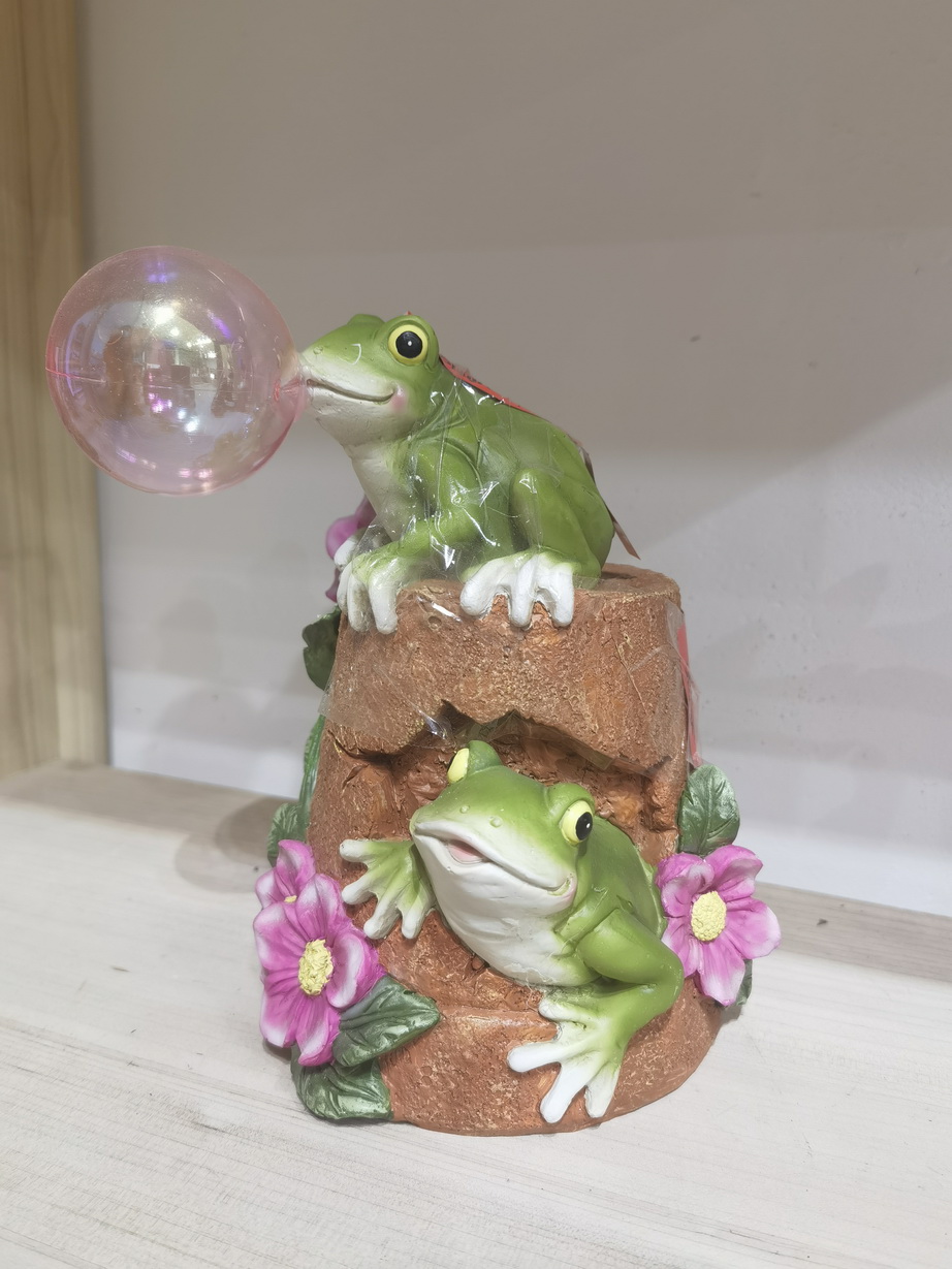 Frogs with Solar Lights for Garden Decoration.
